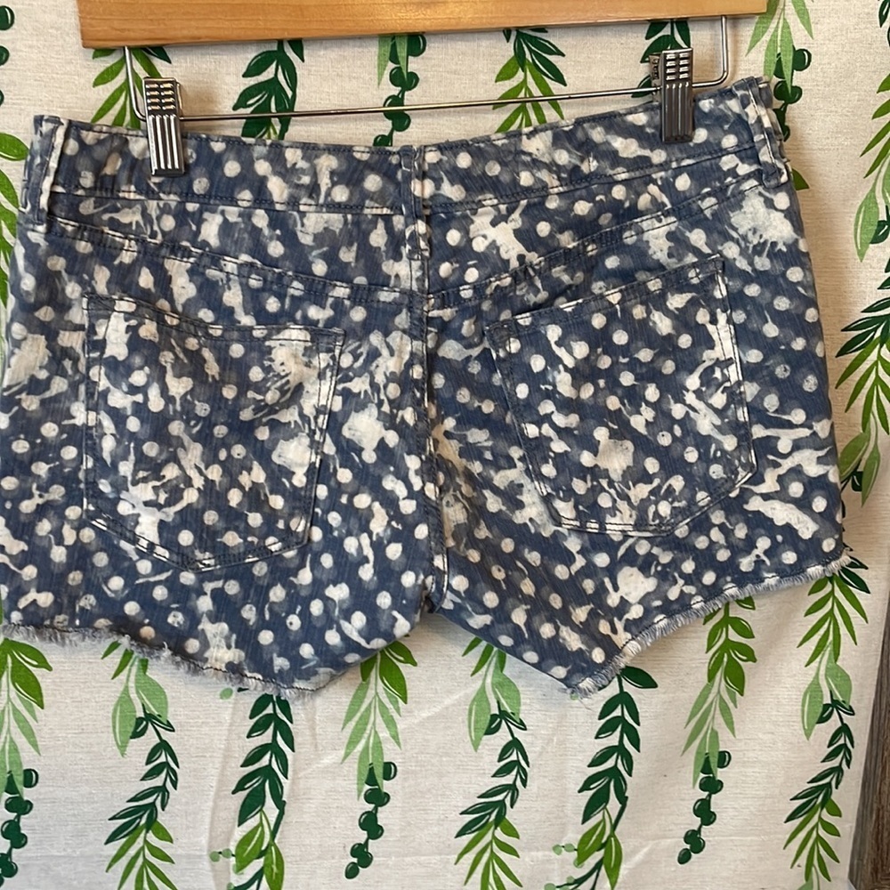 NWOT Size 27 GAP Summer Cut-Offs A1 - Picture 2 of 4